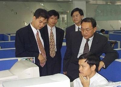 金山三十载，雷军的深情厚礼与珠海软件开发的燃情岁月